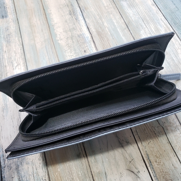 Nicole Miller wallet! - Picture 4 of 9